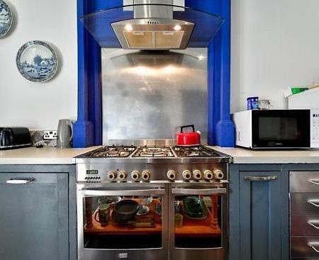 Quirky 4 Bedroom Apartment With Terrace Cardiff Eksteriør billede