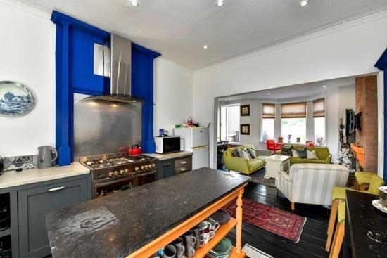 Quirky 4 Bedroom Apartment With Terrace Cardiff Eksteriør billede