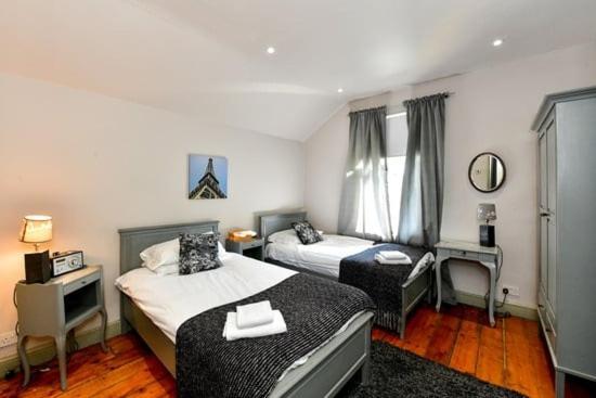 Quirky 4 Bedroom Apartment With Terrace Cardiff Eksteriør billede